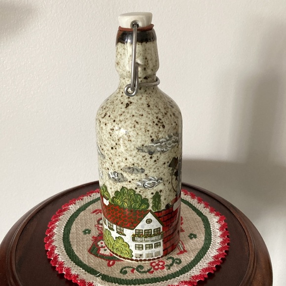 Vintage and rare find Rosler exquisite hinged lid stoneware bottle - Picture 3 of 5